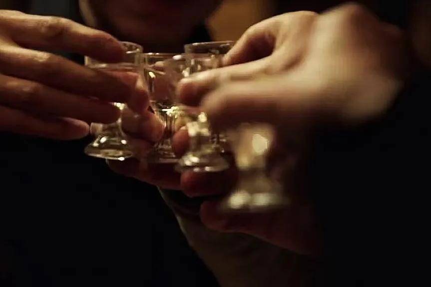 三伏天喝酒这样喝，养身又健康！